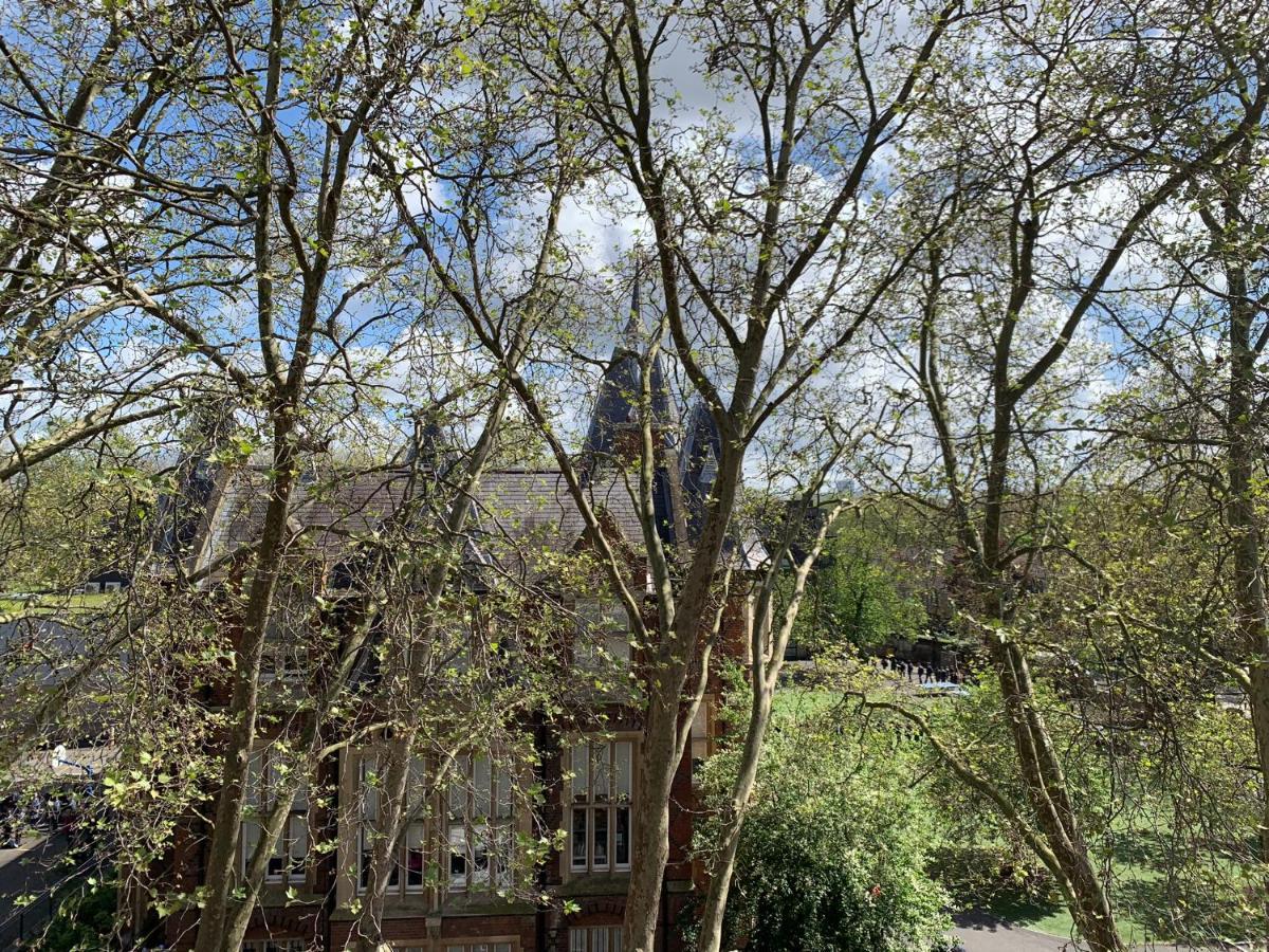 Lovely Apartment In Victoria Park Village London Exteriör bild