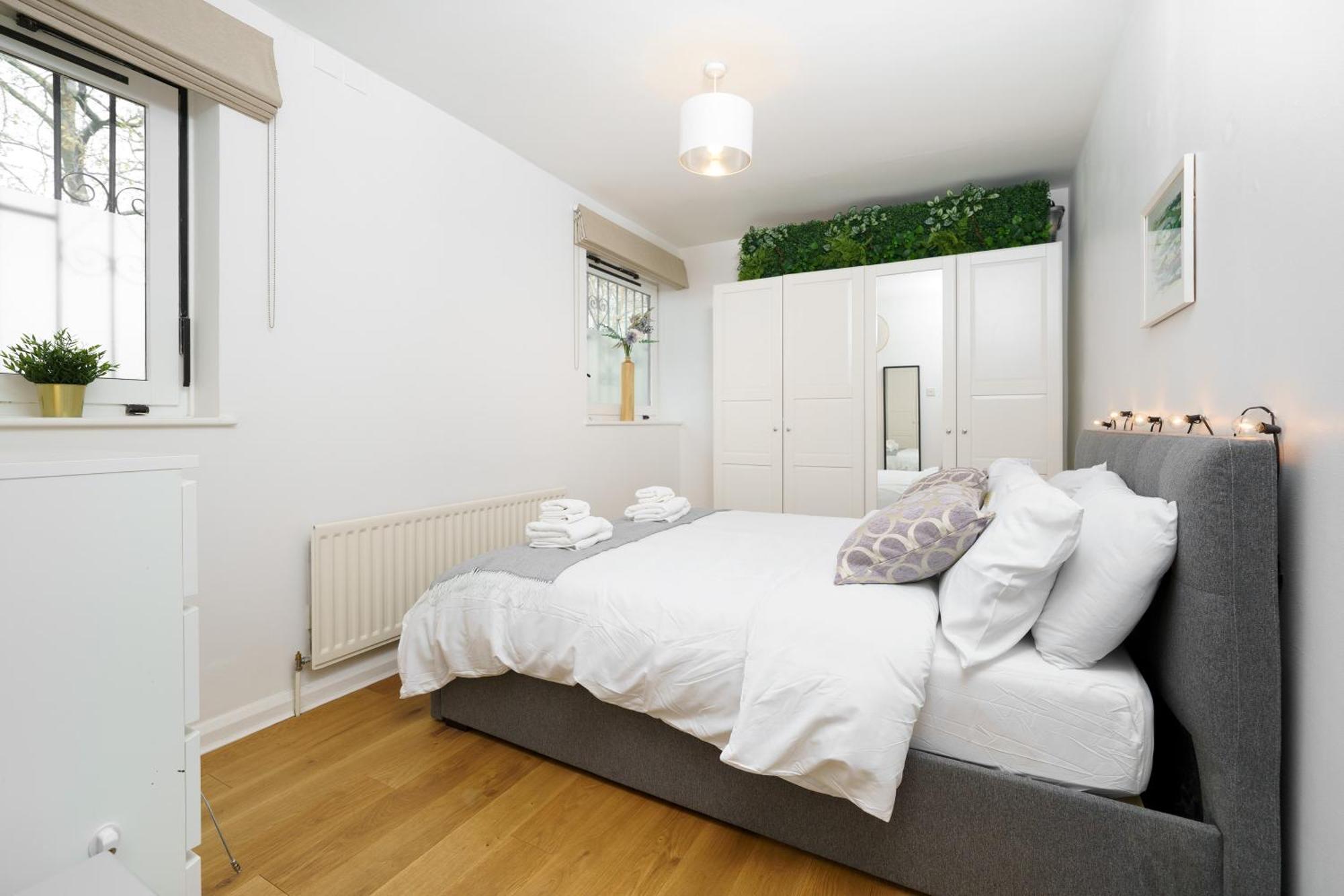 Lovely Apartment In Victoria Park Village London Exteriör bild