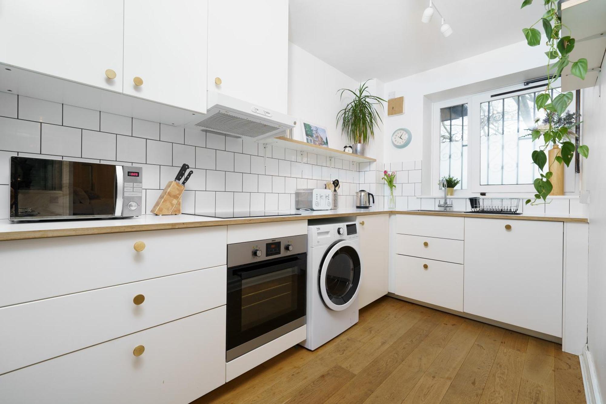 Lovely Apartment In Victoria Park Village London Exteriör bild