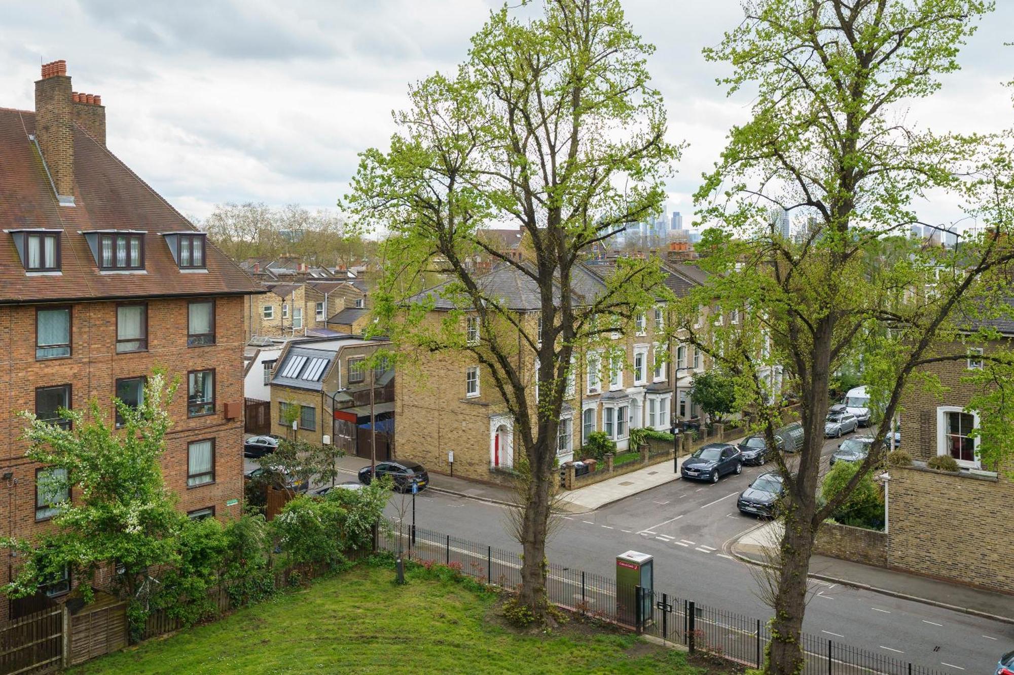 Lovely Apartment In Victoria Park Village London Exteriör bild